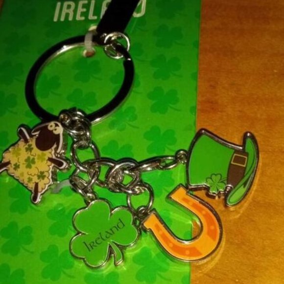 BRAND NEW Ireland Keyring/Keychain, Luck of the Irish, Shamrock, Good Luck Charm - Picture 2 of 3